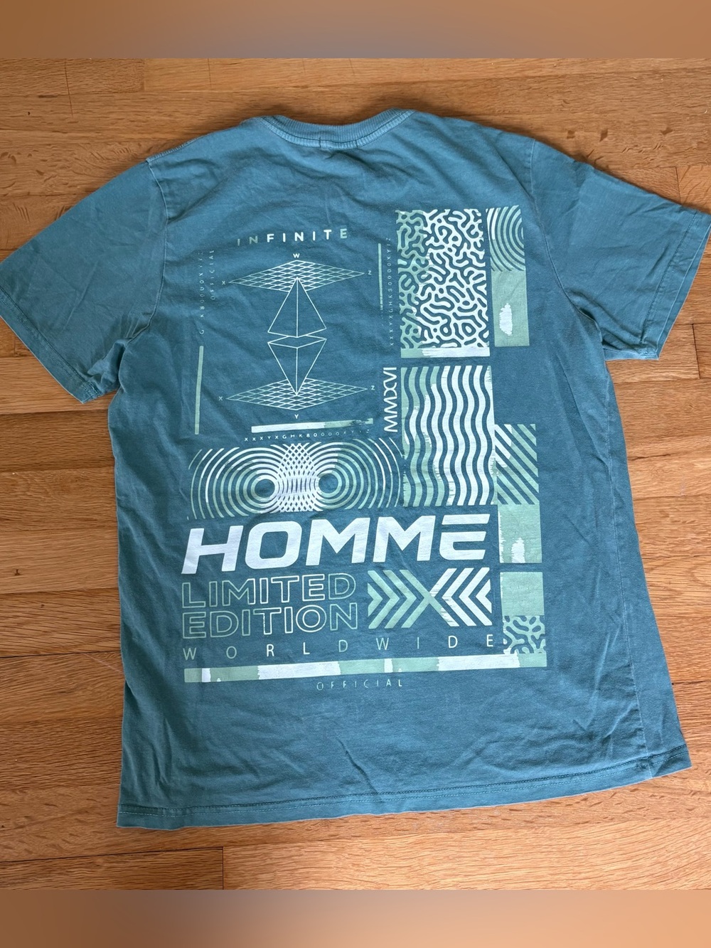 BoohooMAN Graphic Crewneck Tee